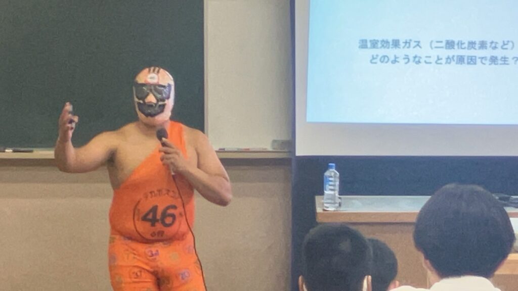 新田高校 総合の学習の時間へ、デカボマンが出張授業🍊